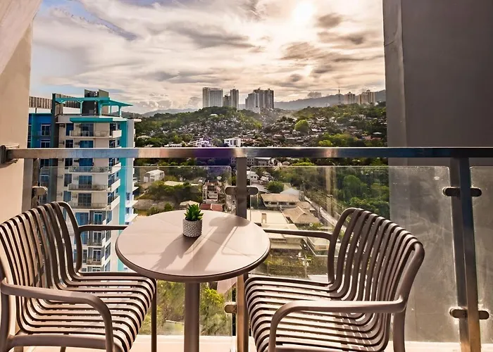 Luxury With Balcony & Swimming Pool Near It Park Cebu