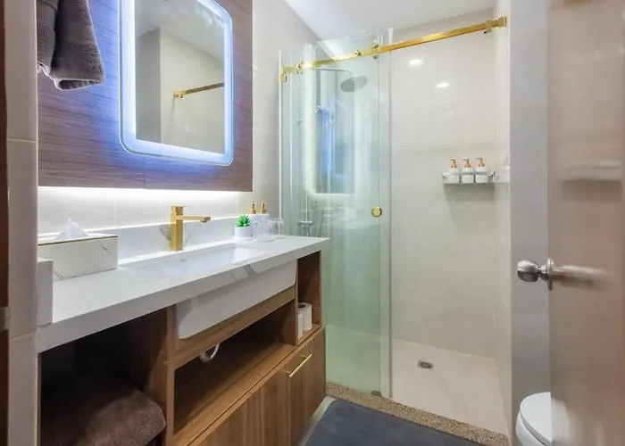 Luxury With Balcony & Swimming Pool Near It Park * Cebu