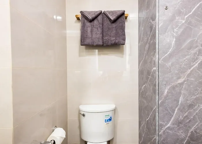 Luxury With Balcony & Swimming Pool Near It Park Apartment