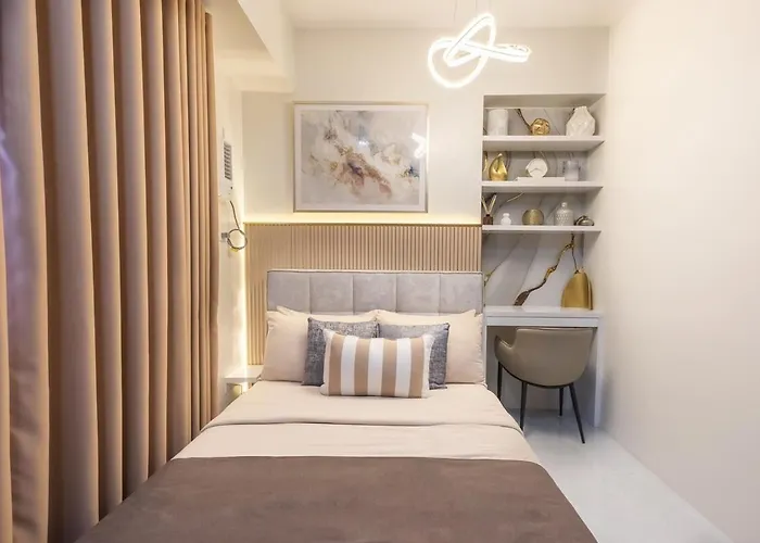 Apartment Luxury With Balcony & Swimming Pool Near It Park *