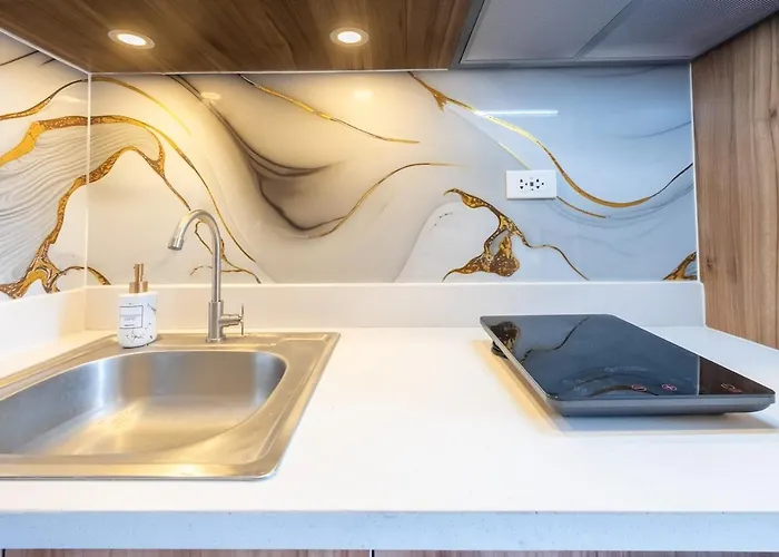 Luxury With Balcony & Swimming Pool Near It Park * Cebu