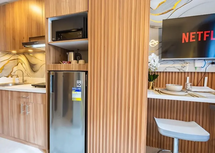 Luxury With Balcony & Swimming Pool Near It Park Apartment *