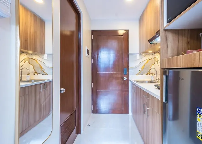 Luxury With Balcony & Swimming Pool Near It Park Apartment